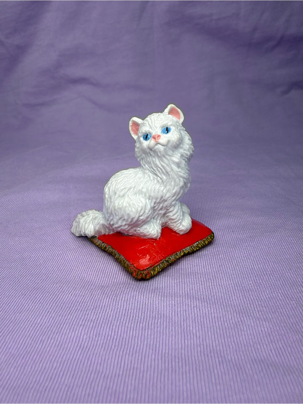 FREE WITH PURCHASE Vintage 1994 Kitty in my Pocket Toy MEG White Persian Cat